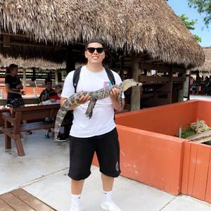 Meet your Posher, Adrian